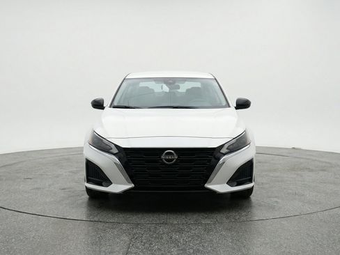 Used 2025 Nissan Altima 2.5 SV FWD image 2