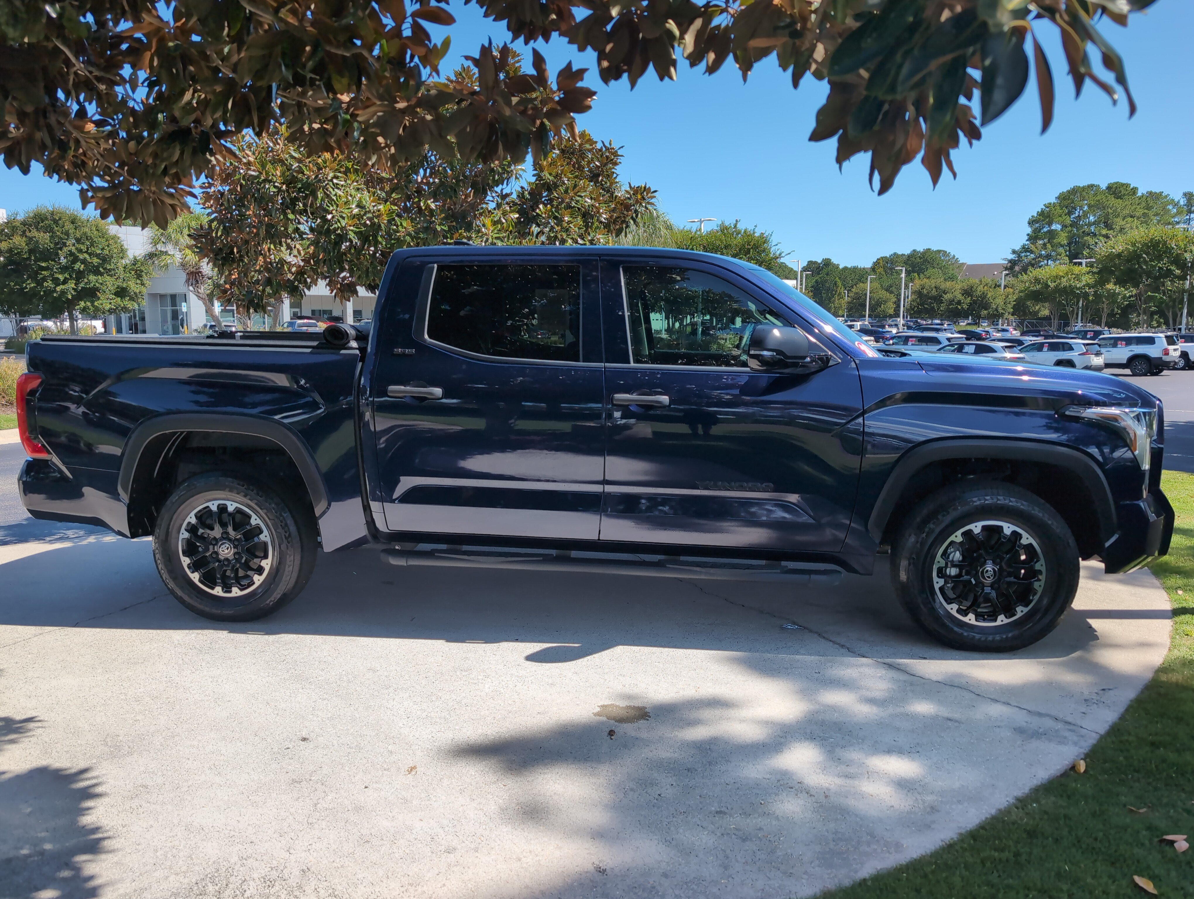 Used 2024 Toyota Tundra SR5 w/ SR5 Convenience Package AWD/4WD image 11