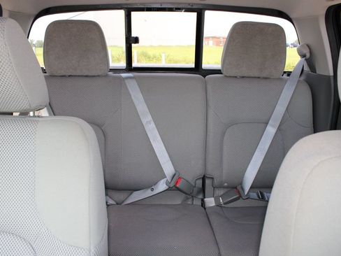 Used 2017 Nissan Frontier SV RWD image 5