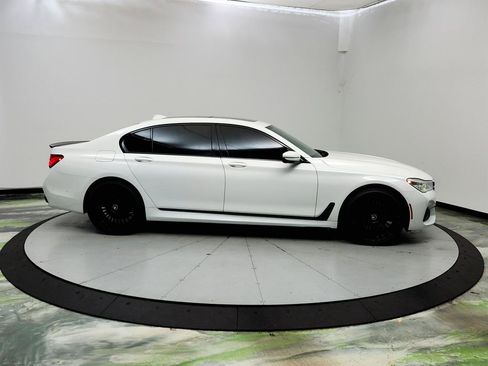Used 2017 BMW 750i xDrive AWD/4WD image 4