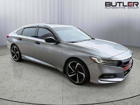 Used 2018 Honda Accord Touring image 8