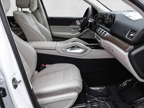 New 2026 Mercedes-Benz GLS 450 4MATIC image 27