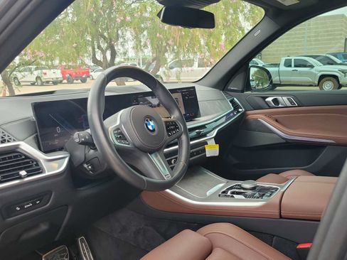 Used 2025 BMW X5 xDrive40i w/ M Sport Package AWD/4WD image 10