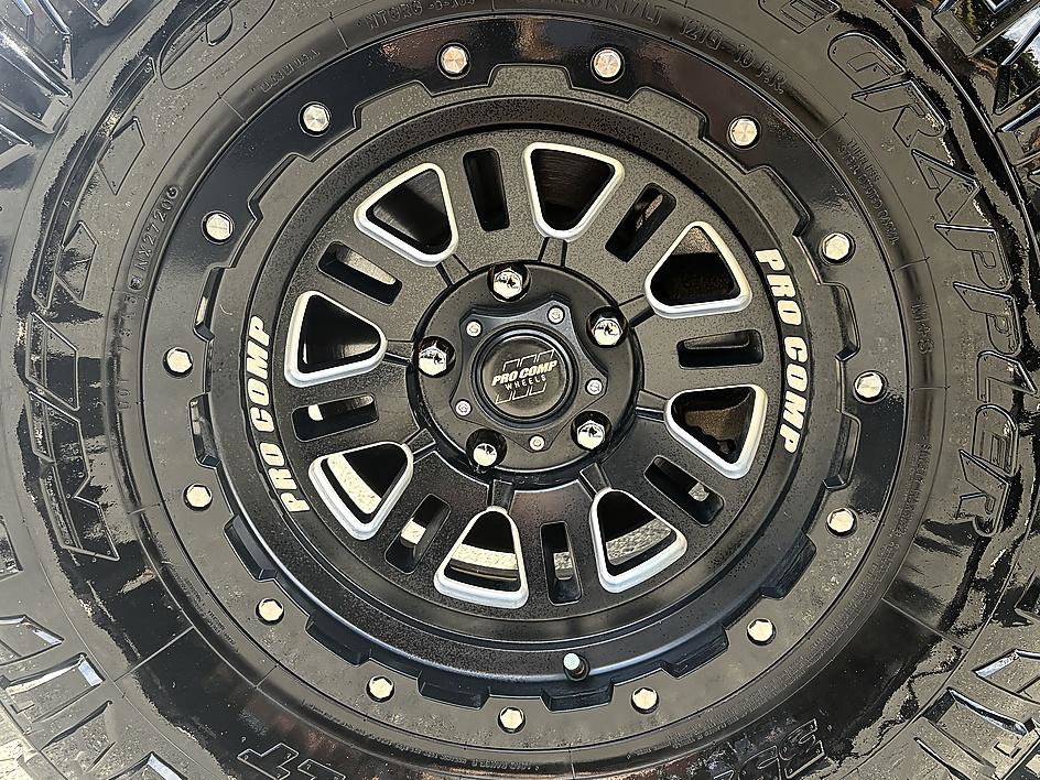 Used 2023 Jeep Wrangler Unlimited Rubicon w/ Steel Bumper Group AWD/4WD image 8