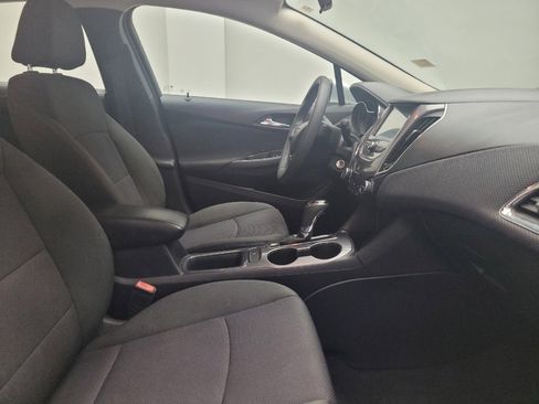 Used 2017 Chevrolet Cruze LT image 21