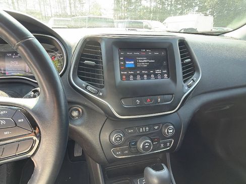 Used 2021 Jeep Cherokee Latitude Plus FWD image 31
