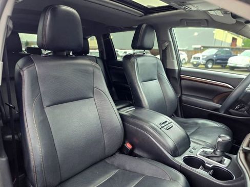 Used 2016 Toyota Highlander Limited image 23