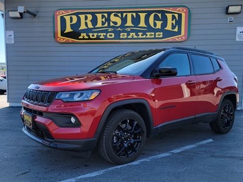 Used 2024 Jeep Compass Latitude w/ Convenience Group AWD/4WD image 1