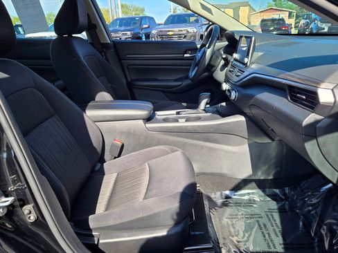 Used 2025 Nissan Altima 2.5 SV FWD image 7