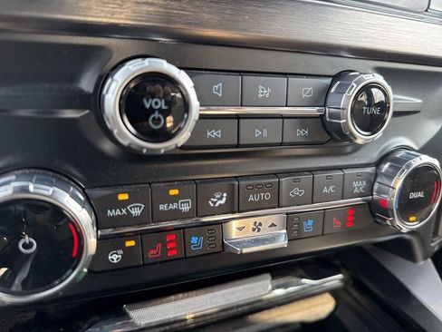 Certified 2023 Ford F450 Lariat w/ Chrome Package image 18