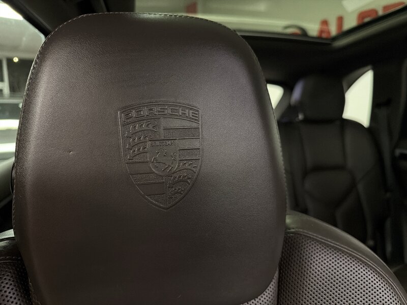 Used 2017 Porsche Cayenne Platinum Edition w/ Premium Package (PJV) AWD/4WD image 44