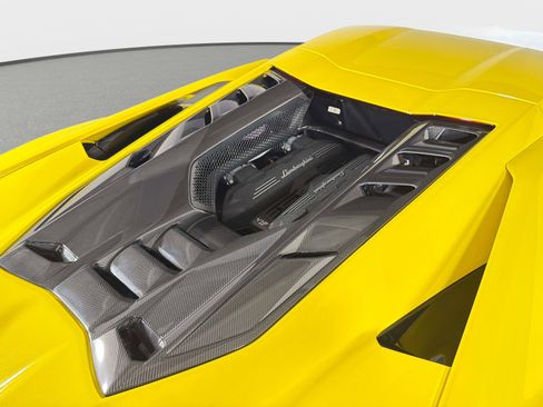 Used 2025 Lamborghini Revuelto AWD/4WD image 28