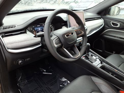 Used 2023 Jeep Compass Latitude image 16