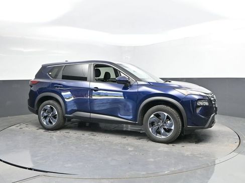 Used 2024 Nissan Rogue SV FWD image 3