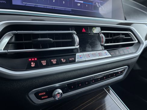 Used 2019 BMW X7 xDrive50i w/ M Sport Package image 22