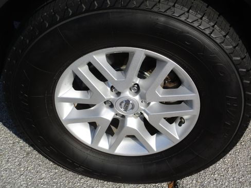 Used 2018 Nissan Frontier SV image 9