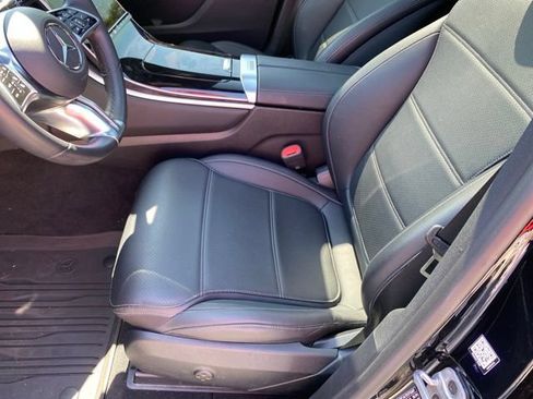 Used 2025 Mercedes-Benz GLC 300 4MATIC image 17