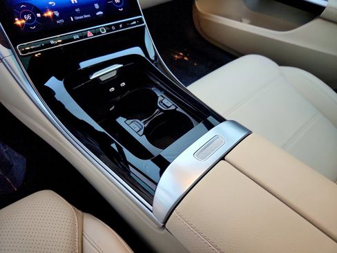 Used 2025 Mercedes-Benz C 300 Sedan image 21