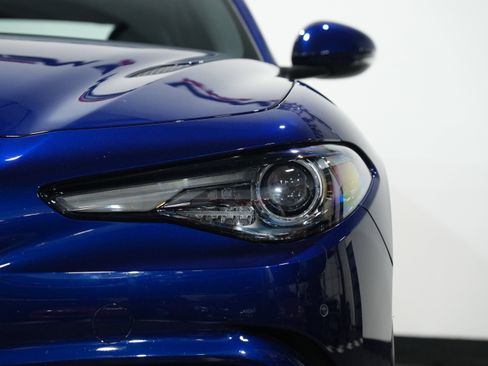 Used 2019 Alfa Romeo Giulia Quadrifoglio w/ Driver Assist Dynamic Package image 10