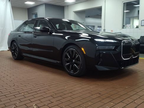 Used 2026 BMW 750e xDrive AWD/4WD image 6