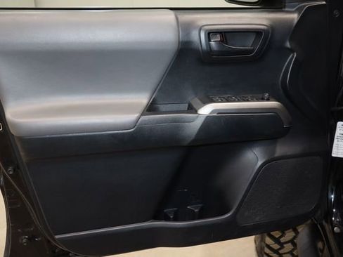 Used 2019 Toyota Tacoma SR5 AWD/4WD image 21