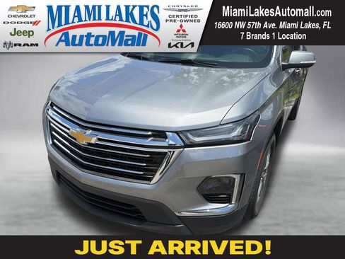Used 2023 Chevrolet Traverse LT FWD image 1