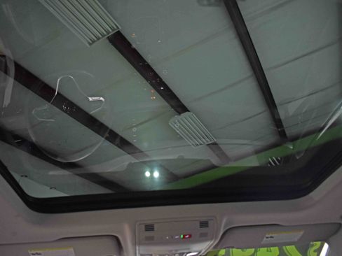 Used 2022 Volkswagen Taos SE image 30