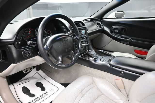 Used 2004 Chevrolet Corvette Coupe RWD image 14