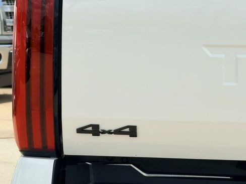Used 2025 Toyota Tundra SR AWD/4WD image 10