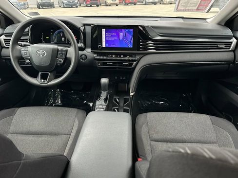 Used 2025 Toyota Camry LE image 8