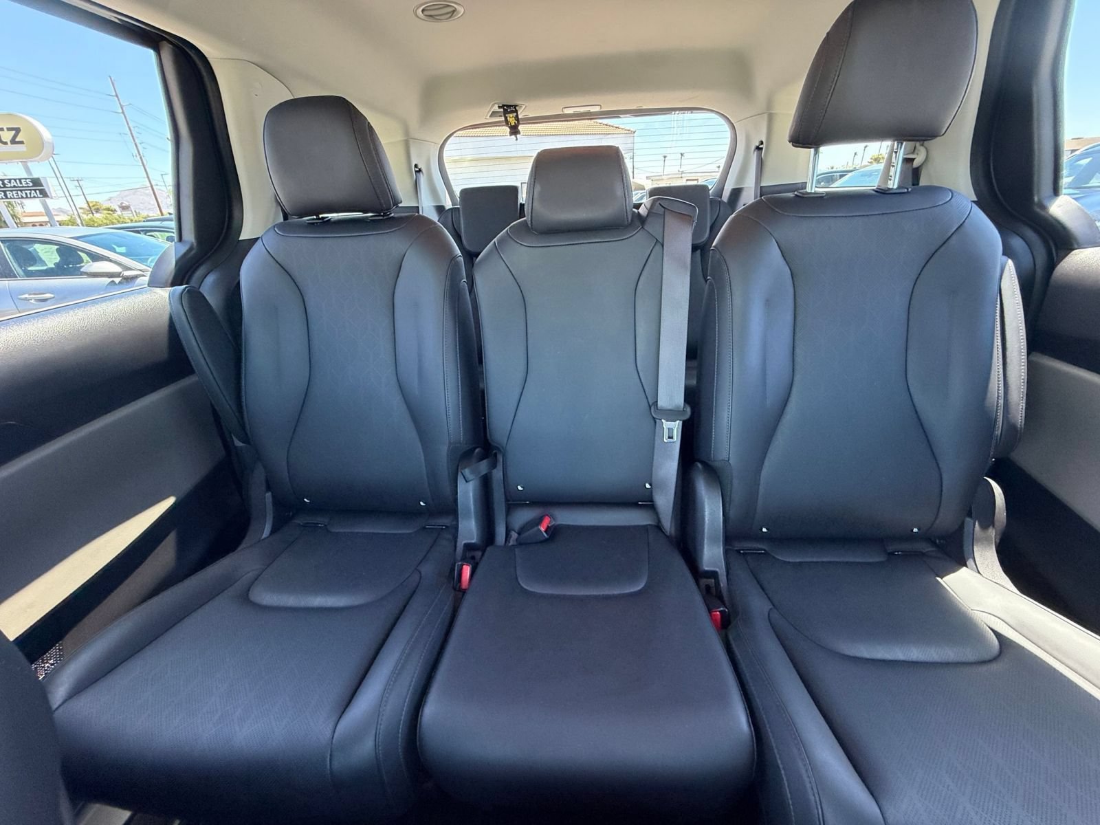 Used 2026 Kia Carnival FWD image 39