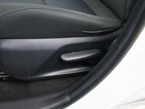 Used 2023 Toyota RAV4 LE AWD/4WD image 19