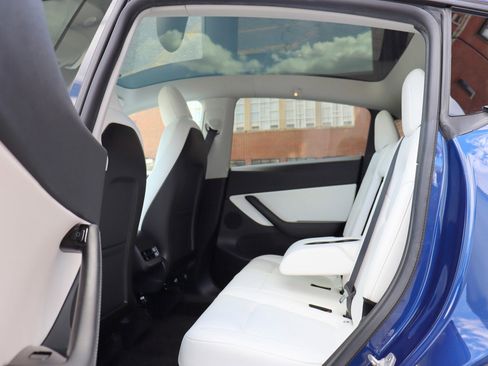 Used 2020 Tesla Model Y Long Range image 14