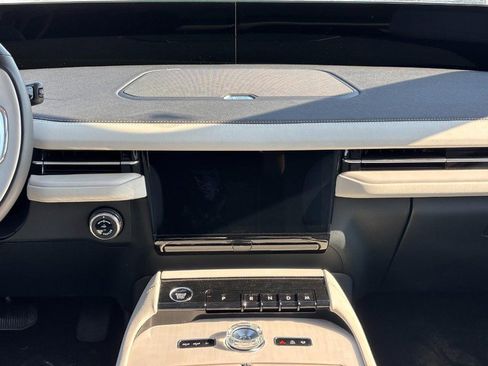 New 2026 Lincoln Navigator Reserve AWD/4WD image 14