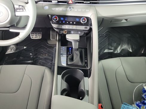 New 2025 Hyundai Elantra SEL image 10