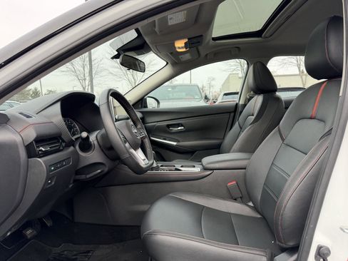 Used 2025 Nissan Sentra SR w/ SR Premium Package image 12