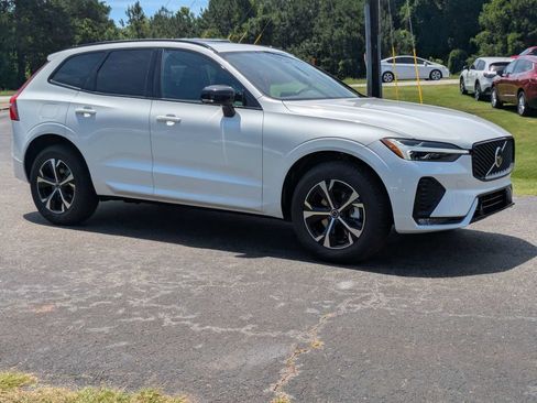 New 2026 Volvo XC60 B5 Core AWD/4WD image 8