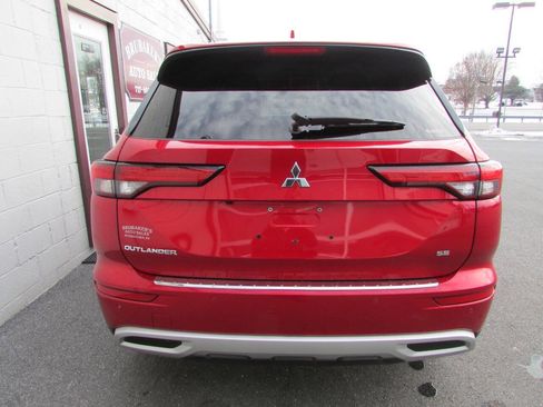 Used 2022 Mitsubishi Outlander SE image 3