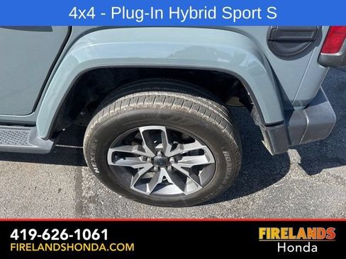Used 2024 Jeep Wrangler Unlimited w/ Convenience Group AWD/4WD image 14