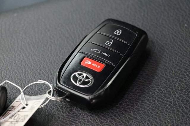 Used 2025 Toyota Camry SE FWD image 32