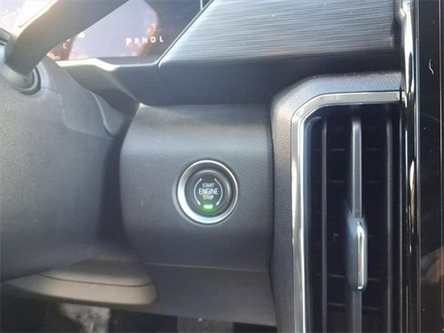 Used 2024 GMC Acadia Elevation image 24