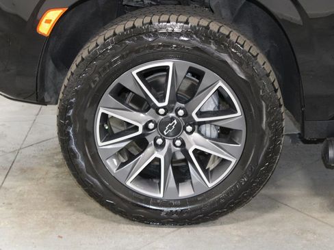 Used 2023 Chevrolet Suburban Z71 w/ Luxury Package image 22