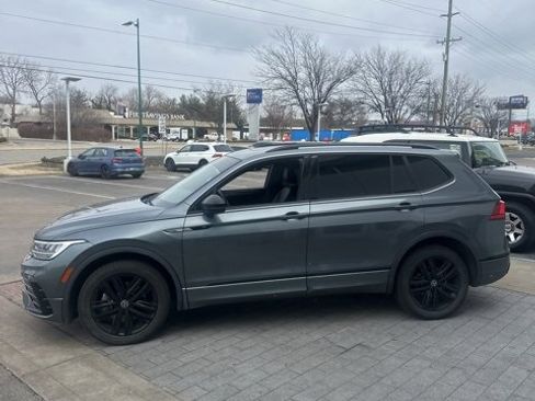 Used 2022 Volkswagen Tiguan SE R-Line image 12