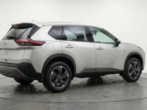 Used 2025 Nissan Rogue SV image 9