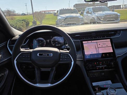 New 2025 Jeep Grand Cherokee L Limited w/ Luxury Tech Group II image 38