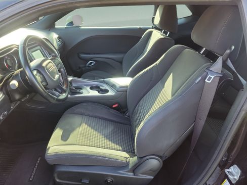 Used 2016 Dodge Challenger SXT RWD image 13