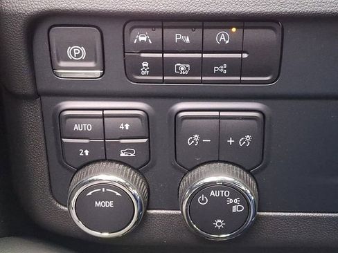 Used 2025 Chevrolet Tahoe LT image 26