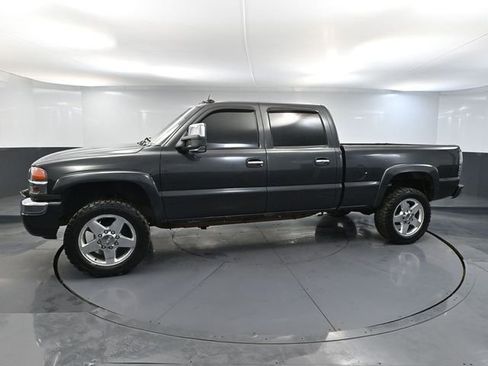 Used 2004 GMC Sierra 2500 SLT w/ Heavy-Duty Power Package image 10