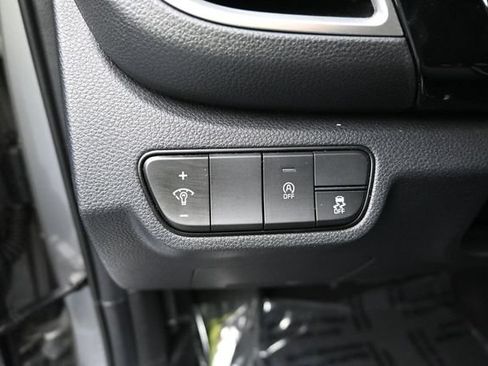 Used 2025 Kia Seltos S FWD image 17