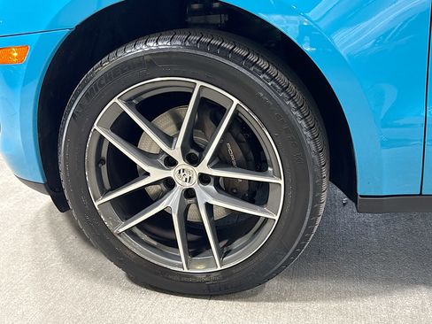 Certified 2023 Porsche Macan AWD/4WD image 41
